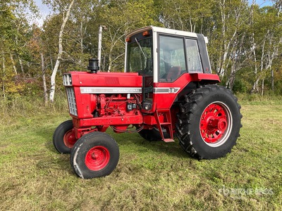 International 986 2WD Tractor