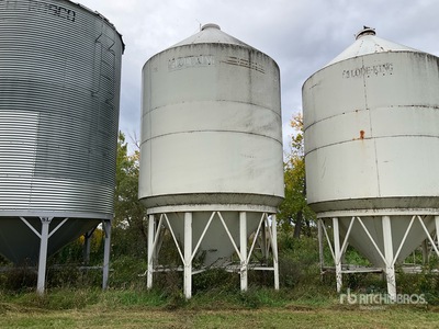 Lode King +/- 2000 bu Hopper Grain Bin