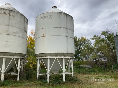 Lode King +/- 2000 bu Hopper Grain Bin