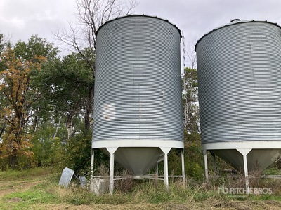 Westeel-Rosco +/- 2500 bu Hopper Grain Bin