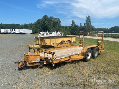 2016 Lamar 16 ft T/A Equipment Trailer