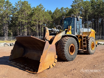 2017 John Deere 824K Pala gommata