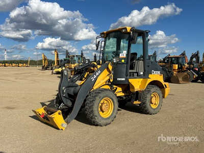 2016 John Deere 244K Pala cargadora