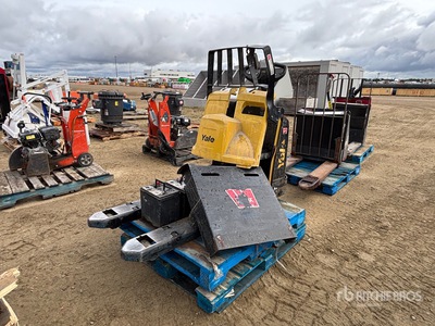 Yale MPB045VGN24T2646 4510 lb Electric Pallet Jack