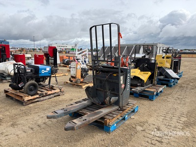Toyota 8HBW23 4500 lb Electric Pallet Jack