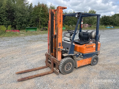 Toyota 425FG15 3000 lb Pneumatic Tire Forklift