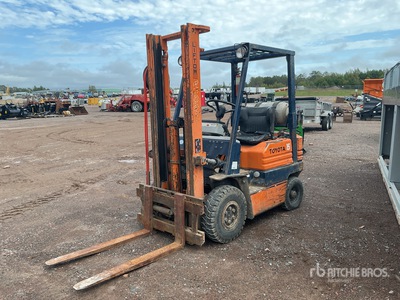 Toyota 425FG15 3000 lb Pneumatic Tire Forklift