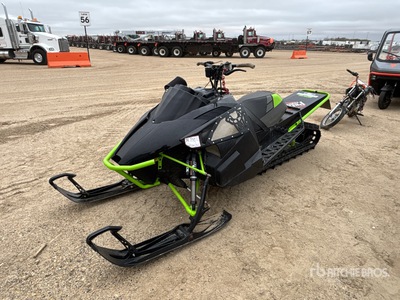 2017 Artic Cat M8000 Snowmobile