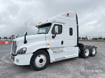 2015 Freightliner Cascadia 125 6x4 Tractocamion con Dormitorio / Tracteur routier couchette