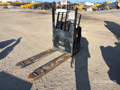 2017 Yale MPB045VG Pallet Jack