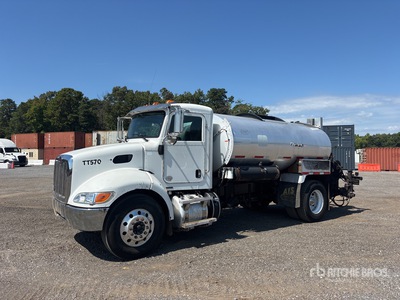 Etnyre 2000 gal on 2018 Peterbilt 337 4x2 Camión distribuidor de asfalto