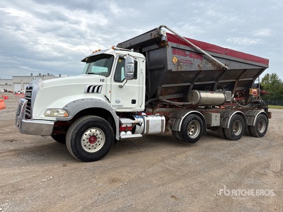 Can American on 2014 Mack GU813 8x4 ストーンスリンガー