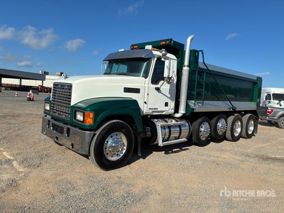 2012 Mack CHU613 10x4 Twin-Steer Quad/A Camión dumper