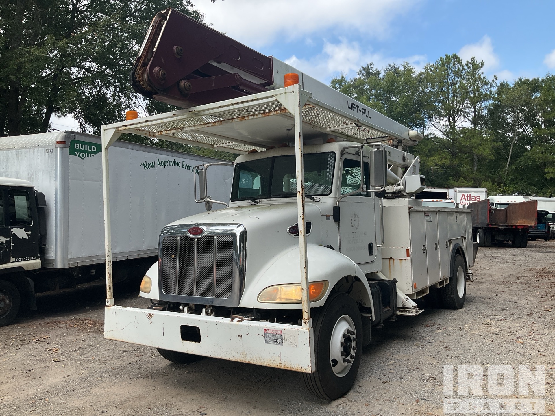 2006 Lift-All LOM10-55-2MS 55 ft on 2007 Peterbilt 335 4x2 Cable Placer Bucket Truck