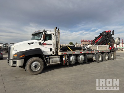 PM PM65SP 48500 lb Knuckle Boom on 2016 Cat CT660S 14x6 PM Crane Model PM65024SP Jib, SN GA7802481449, capacity 48,500 Camion à plate-forme avec grue