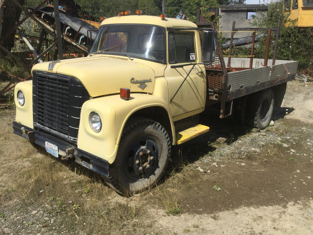 1970 International 1600 S/A Flatbed Truck