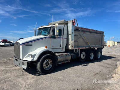 2015 Kenworth T800 8x4 Tri/A Dump Truck