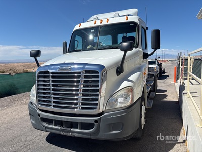 2013 Freightliner Cascadia 125 Ciągnik siodłowy T/A z kabiną dzienną