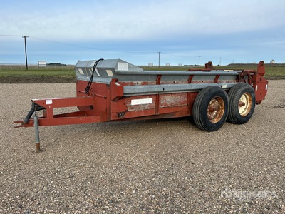 Hesston S310 5 ft Dry Spinner T/A Manure Spreader
