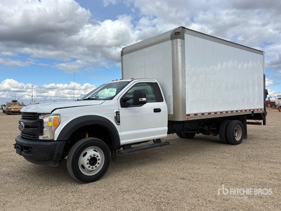 2017 Ford F-450 XL 4x2 Furgonetka