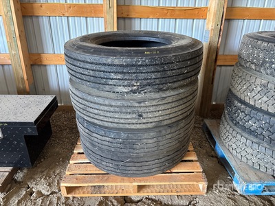 Quantity of (4) 11R24.5 Banden