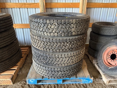 Quantity of (4) 11R24.5 Banden
