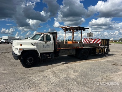 1993 Ford F-700 4x2 Attenuator Truck