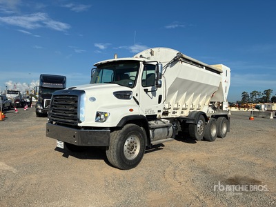 2022 Freightliner 114SD 8x4 Ciężarówka z mieszalnikiem objętościowym