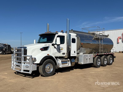 2025 Peterbilt 567 4200 gal 8x6 Sleeper Tanker Truck