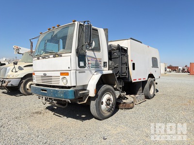 Schwarze on 2005 Schwarze A800 SC-8000 Sweeper Truck
