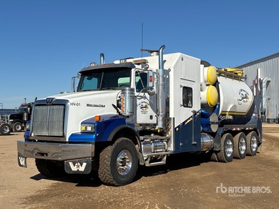2012 Tornado F4 on 2012 Western Star 4900SA 8x6 Saugbagger-Lkw