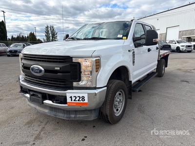 2019 Ford F-250 XL 4x4 Crew Cab Flatbed Truck