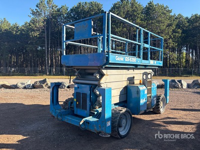 2010 Genie GS-5390RT Dual Fuel Scissor Lift