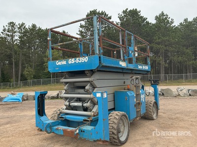 2007 Genie GS-5390RT 4x4 Gasoline Elevador de tijera