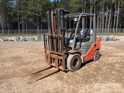 2014 Toyota 8FGU25 4500 lb Carretilla Elevadora