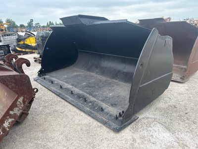 Cat 134 in Digging Wheel Loader Bucket