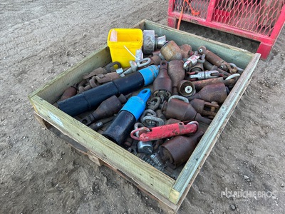 Qty Of Misc. Poly Pull Heads Divers -Matériel de fourniture pour champs pétrolifères