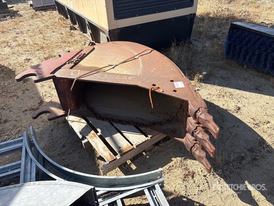 18 in Q/C Digging Excavator Bucket - Fits 200 Series