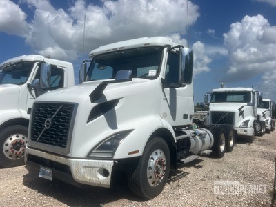 2018 Volvo VNR64T 6x4 Cabeza Tractora Cabina Corta