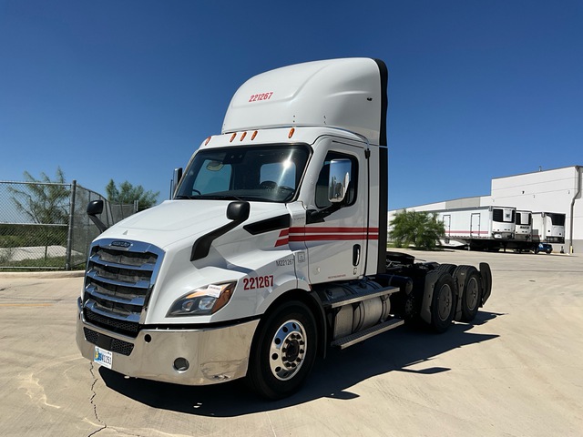 2022 Freightliner Cascadia 116 6x4 T/A Day Cab Truck Tractor