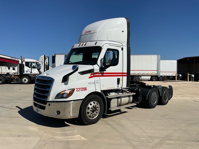 2022 Freightliner Cascadia 116 6x4 T/A Day Cab Truck Tractor