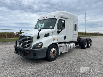 2018 Freightliner CA113SLP 6x4 Ciągnik siodłowy T/A z kabiną sypialną