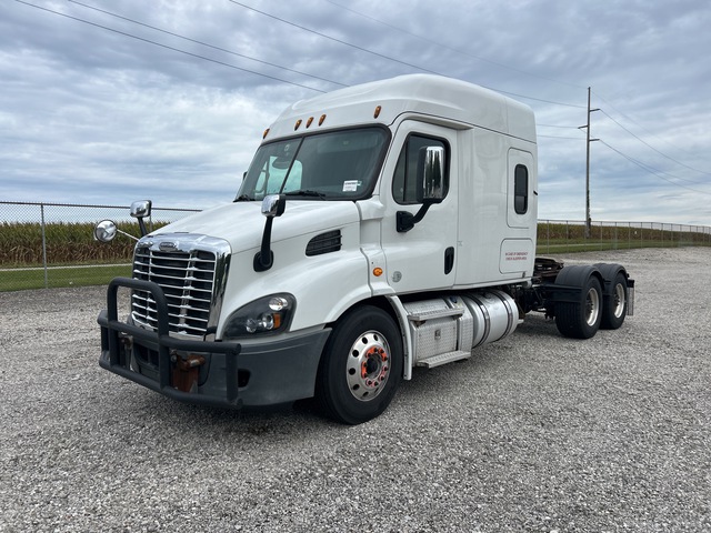 2018 Freightliner Cascadia 113 6x4 T/A Sleeper Truck Tractor 2018 Freightliner Cascadia 113 6x4 T/A Sleeper Truck Tractor