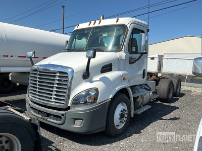 2018 Freightliner Cascadia 113 6x4 Cabeza Tractora Cabina Corta