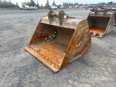72 in Cleanup Excavator Bucket - Fits John Deere 350G