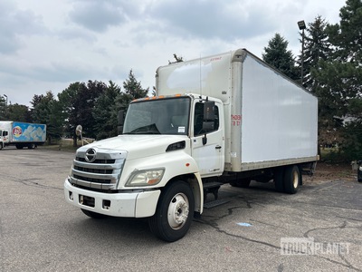 2012 Hino 268 شاحنة فان (Inoperable)