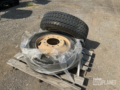 (2) Michelin 275/70 R22.5 XTY2 Tires w/Wheels