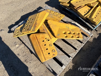 Quantity of (6) Dozer End Bit Pièces divers (Unused) - Fits Caterpillar D8