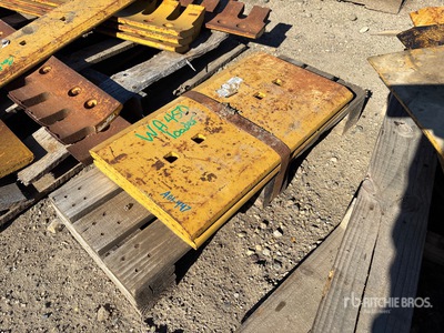 Quantity of (2) Misc Truck Lamier - Fits Komatsu WA450