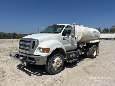 2013 Ford F-750 2000 gal 4x2 Water Truck